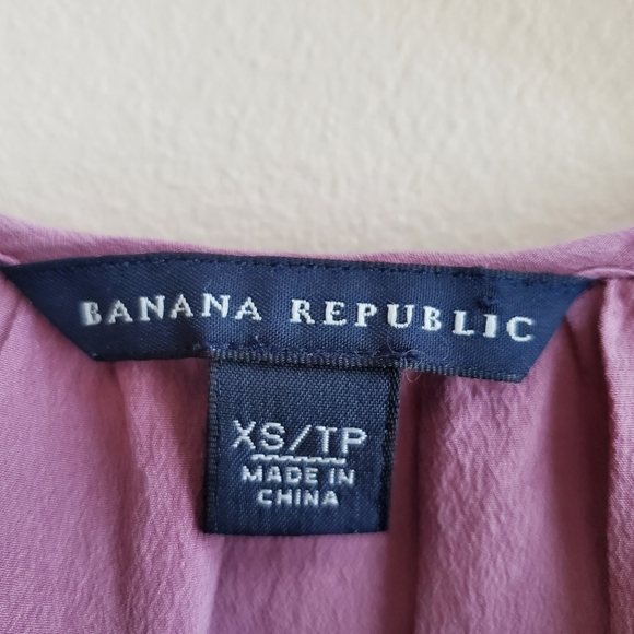 Banana Republic purple 100% Silk petal Sleeve Blouse Size XS with ruffle detail - Picture 5 of 6